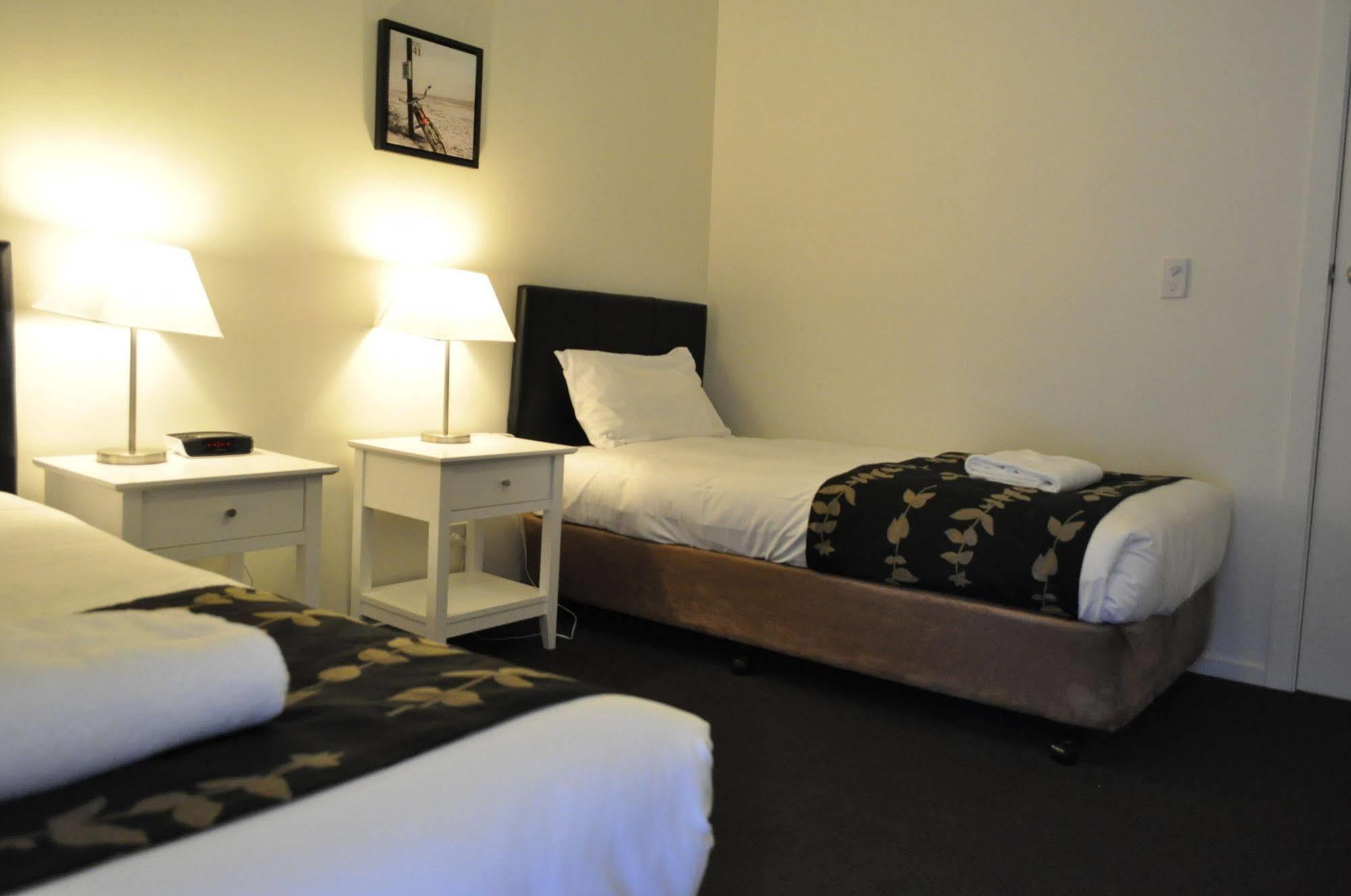 Albury Burvale Motor Inn Buitenkant foto
