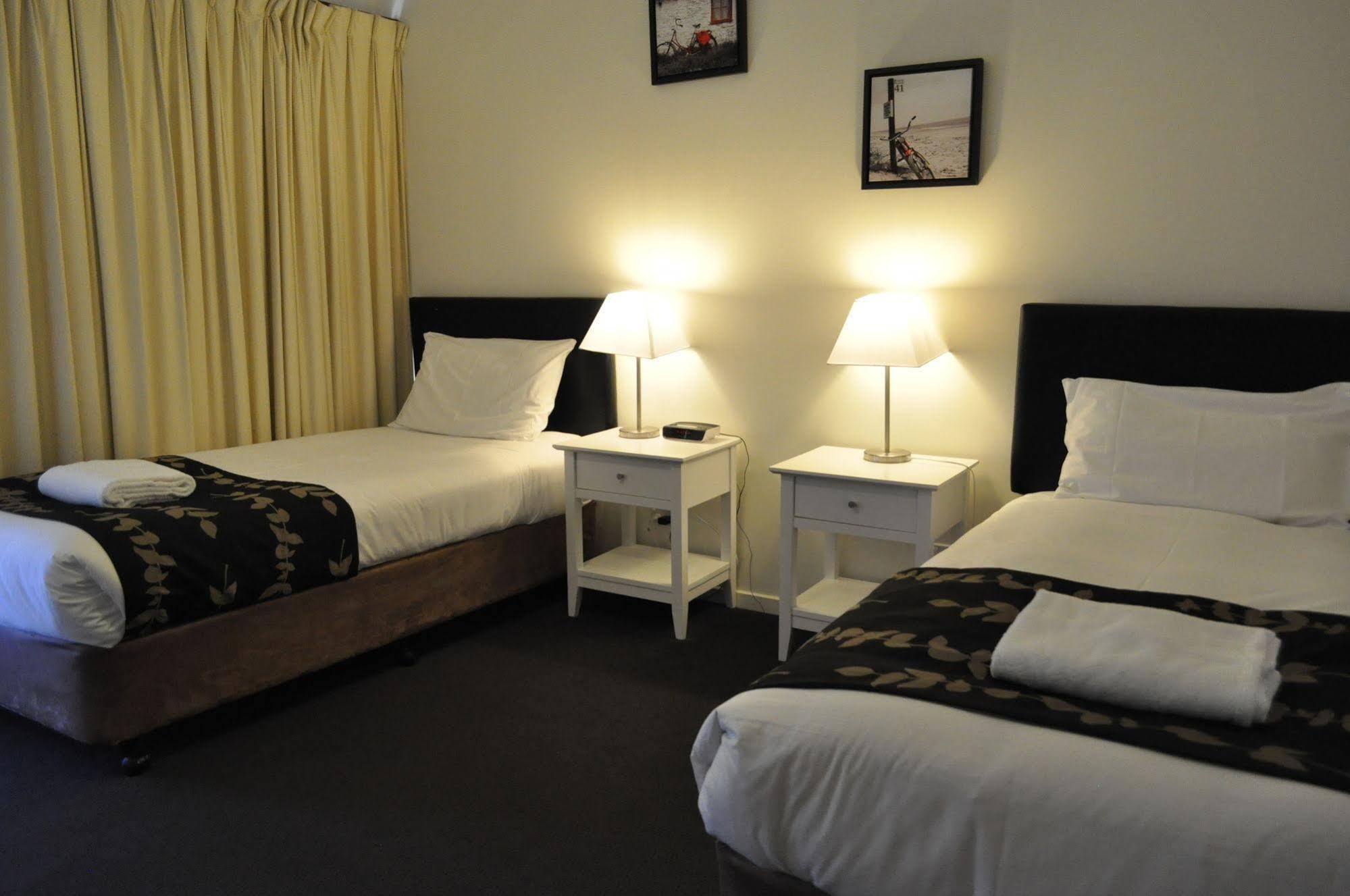 Albury Burvale Motor Inn Buitenkant foto